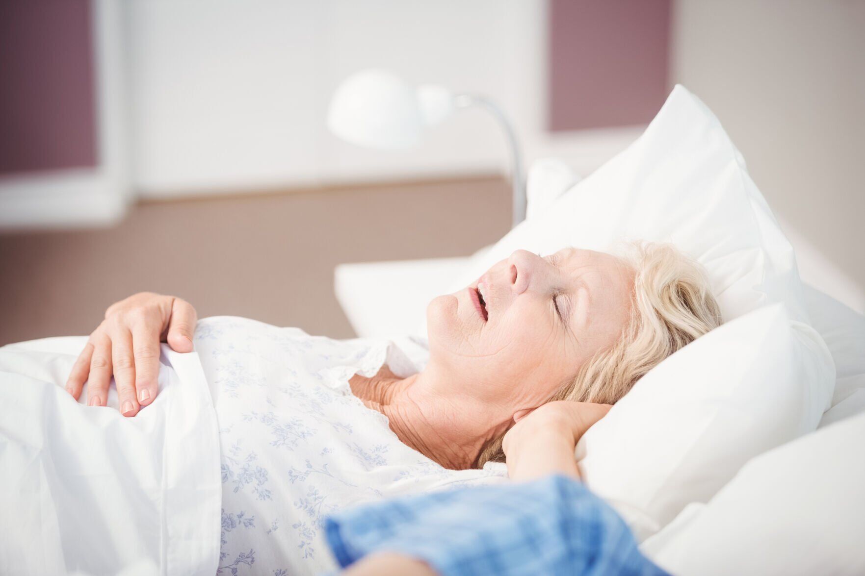 medicine-cabinet-snoring-20211201